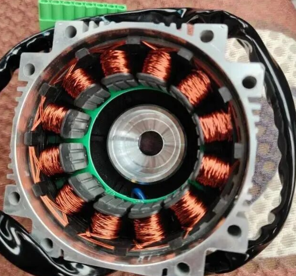 北京小区道闸安装找凯源恒润北京监控安装工程公司，分享手按遥控器道闸机没有反应闸杆也不动的故障原因！