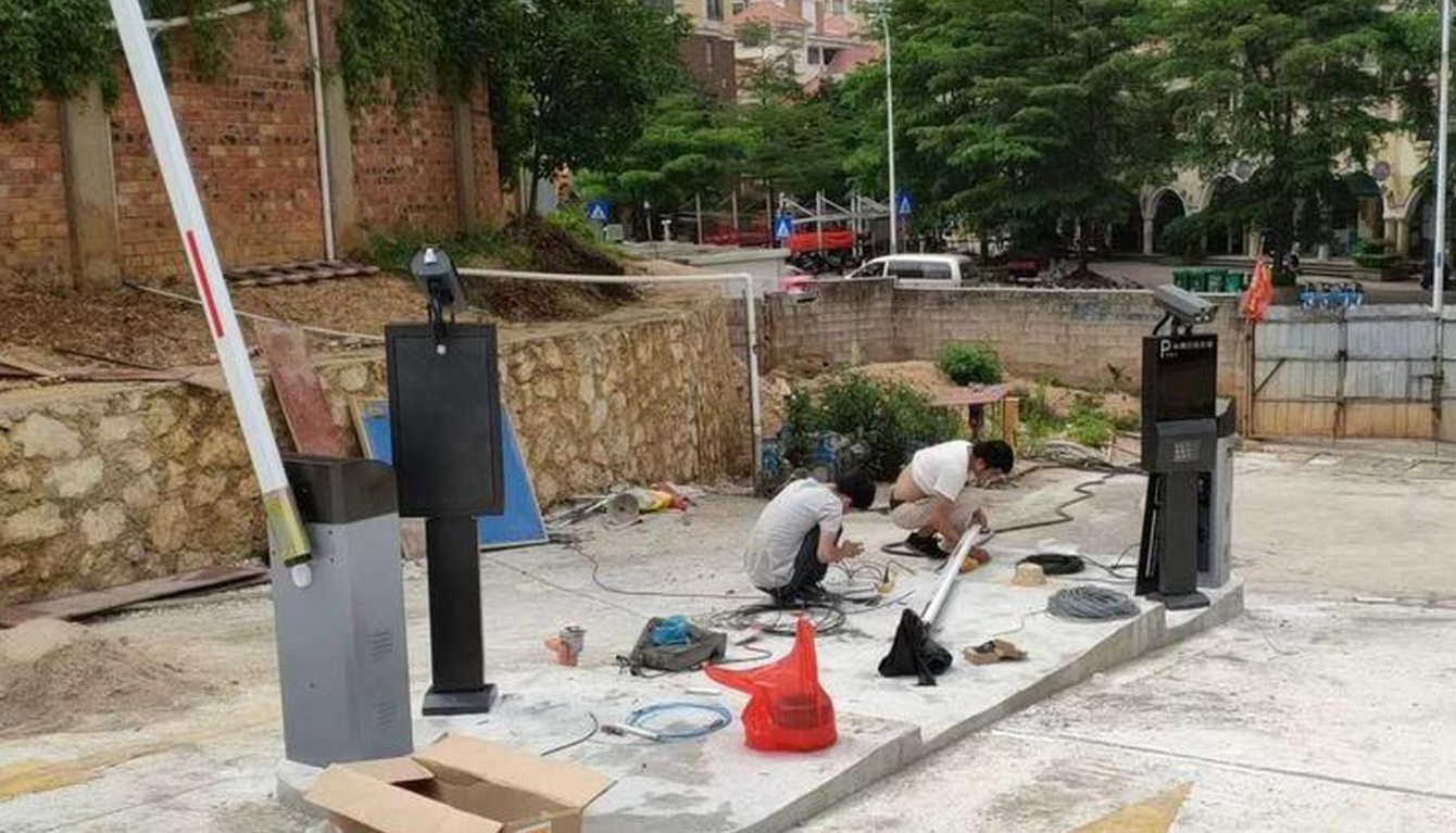北京小区停车场管理系统安装找凯源恒润北京监控安装工程公司，分享停车场系统道闸安装