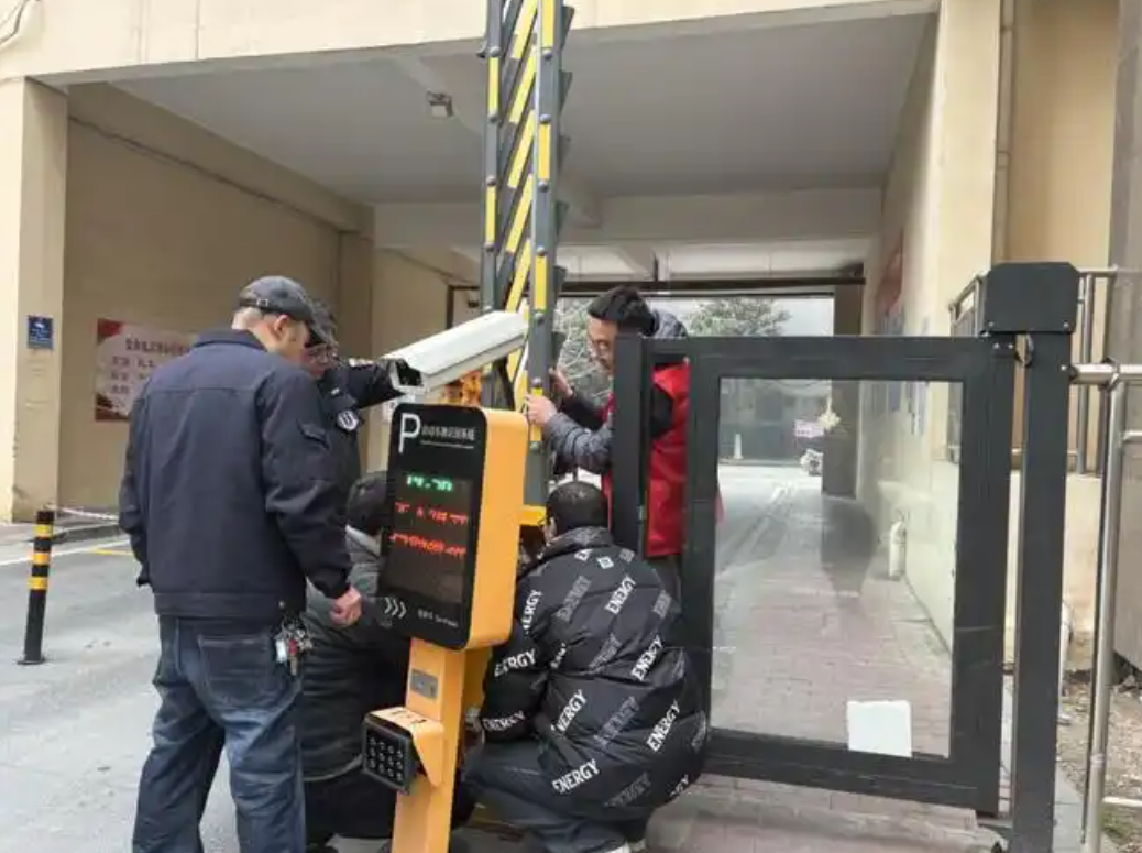北京小区道闸车牌机频繁断网怎么办？凯源恒润北京监控安装工程公司分享监控与道闸共用